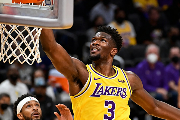 <a href=/lanqiu_zbo/lakers/ target=_blank class=infotextkey>湖人</a>季前赛首胜:艾顿26分钟砍14+8,直言要做防守锚点