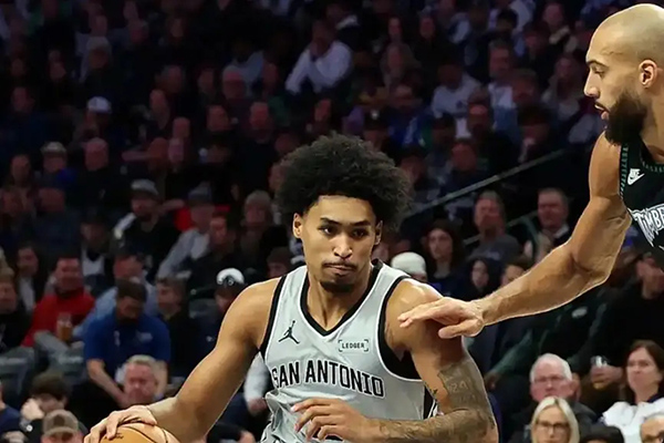 无亚马马刺遇<a href=/lanqiu_zbo/timberwolves/ target=_blank class=infotextkey>森林狼</a>：后卫拼劲难敌双塔觉醒