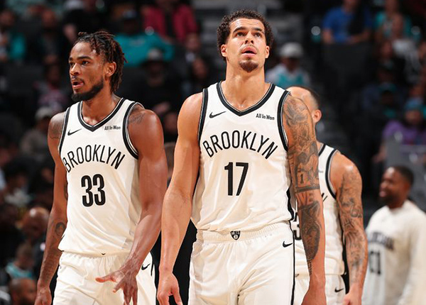 篮网惨败黄蜂,19岁新秀杰明成唯一亮点