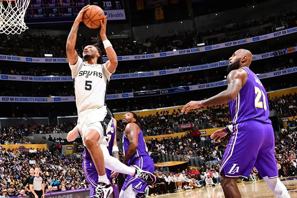 湖人惨败马刺跌至西部第四：防守差成症结，多举措破局保争冠